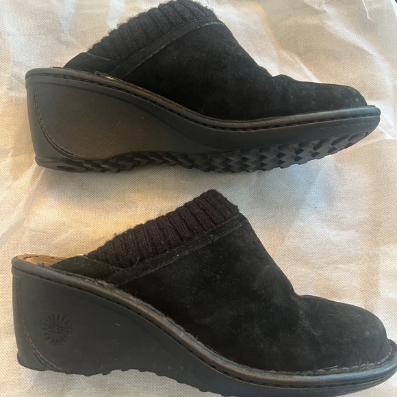 UGG Ladies Clogs shearling lined mules size 7 - Picture 5 of 9